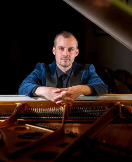 “Noche de Piano” en Teatro CA660: La Camerata de la Universidad Andrés Bello junto a Ludovico Troncanetti